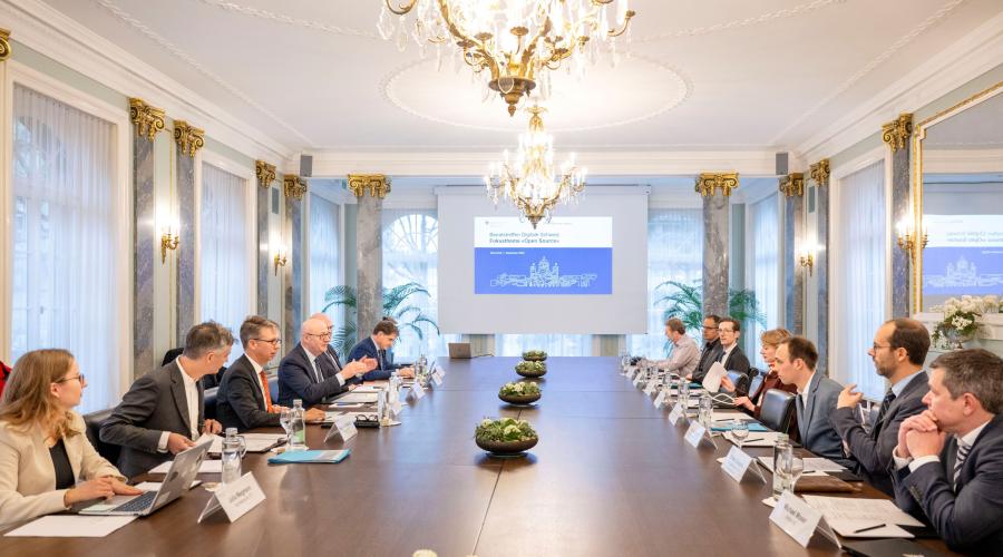 Am Beiratstreffen Digitale Schweiz vom 1. Dezember 2025 stand der Austausch über die Chancen und Potenziale der Nutzung und Veröffentlichung von Open-Source-Software im Mittelpunkt. Die Teilnehmenden waren sich einig: Open Source ist ein zentraler Pfeiler…